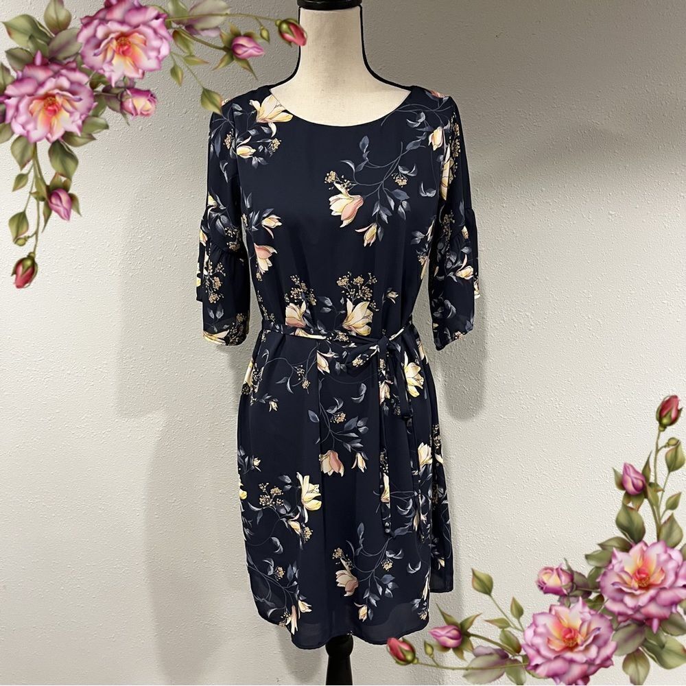Short sleeve floral dress with belt